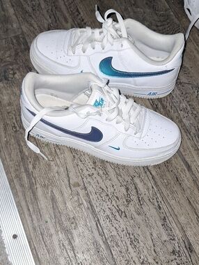 Nike White Low-Top Sneakers with Blue Gradient Swoosh